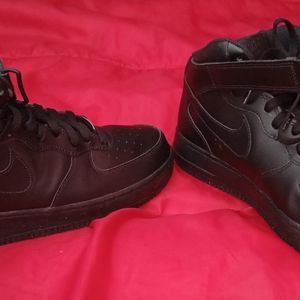 $$55$-NIKE AIR FORCE ONES SZ.11.5